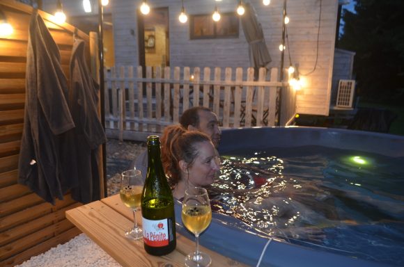 un verre de cidre dans le bain