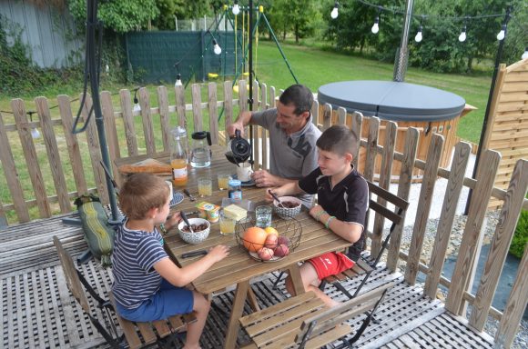 petit déjeuner sur la terrasse